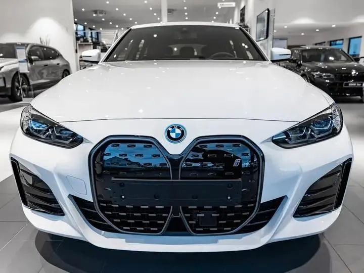 BMW i4 Image 2